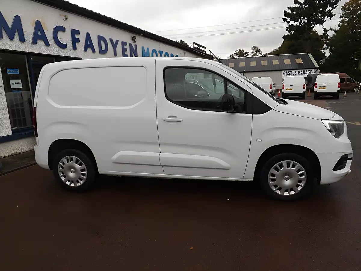 Used 2023 Vauxhall Combo Pro White - Interior and Exterior details 10