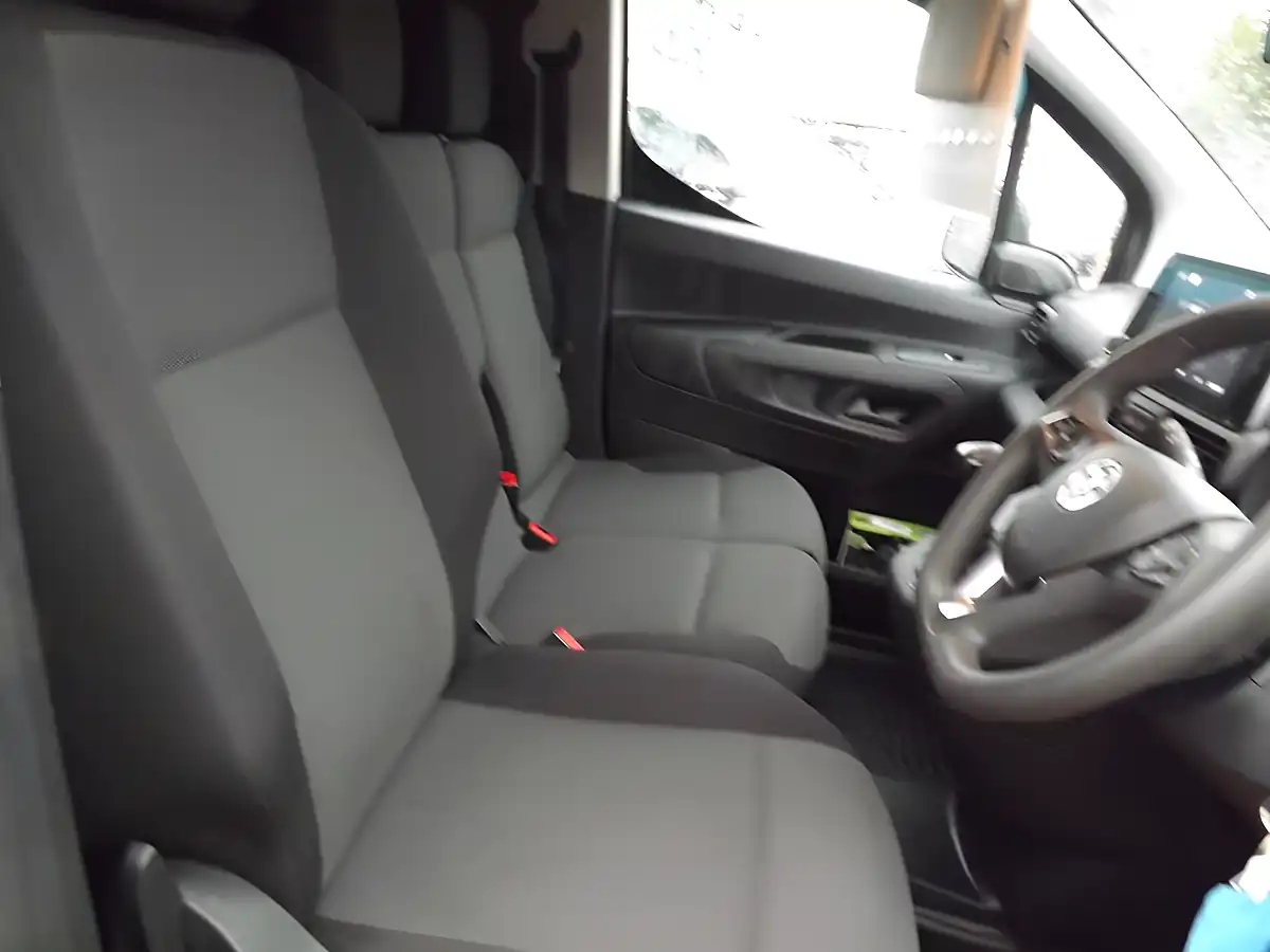 Used 2023 Vauxhall Combo Pro White - Interior and Exterior details 12