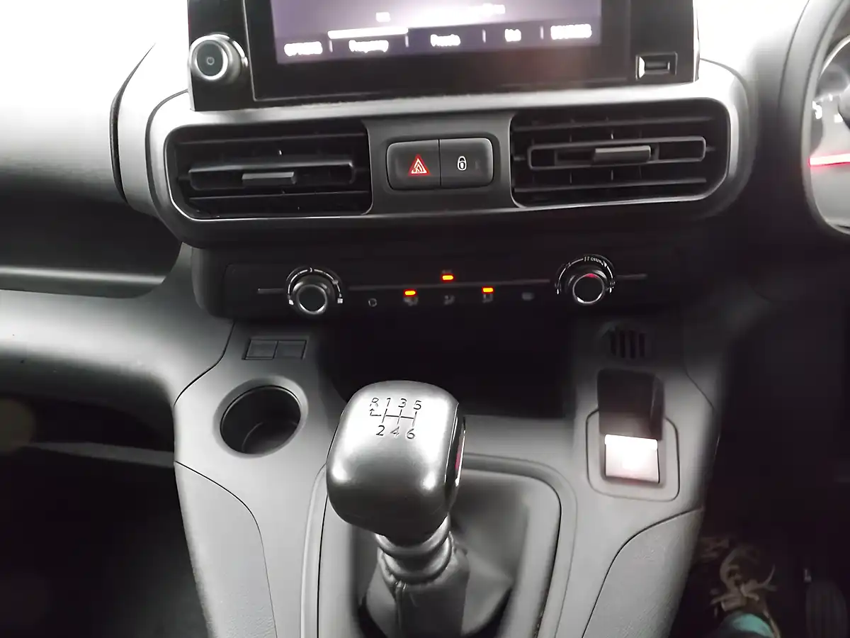 Used 2023 Vauxhall Combo Pro White - Interior and Exterior details 16