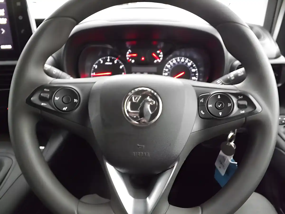 Used 2023 Vauxhall Combo Pro White - Interior and Exterior details 17