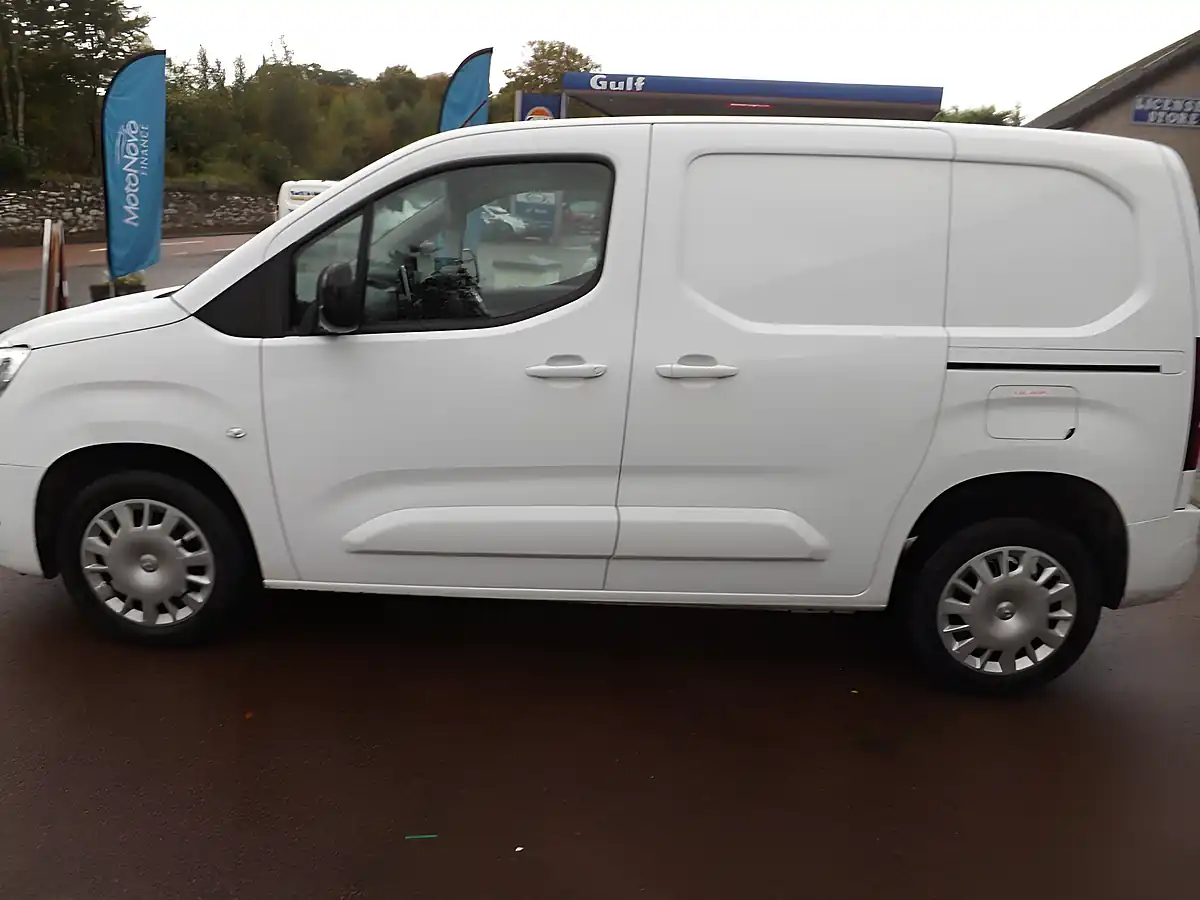 Used 2023 Vauxhall Combo Pro White - Interior and Exterior details 5