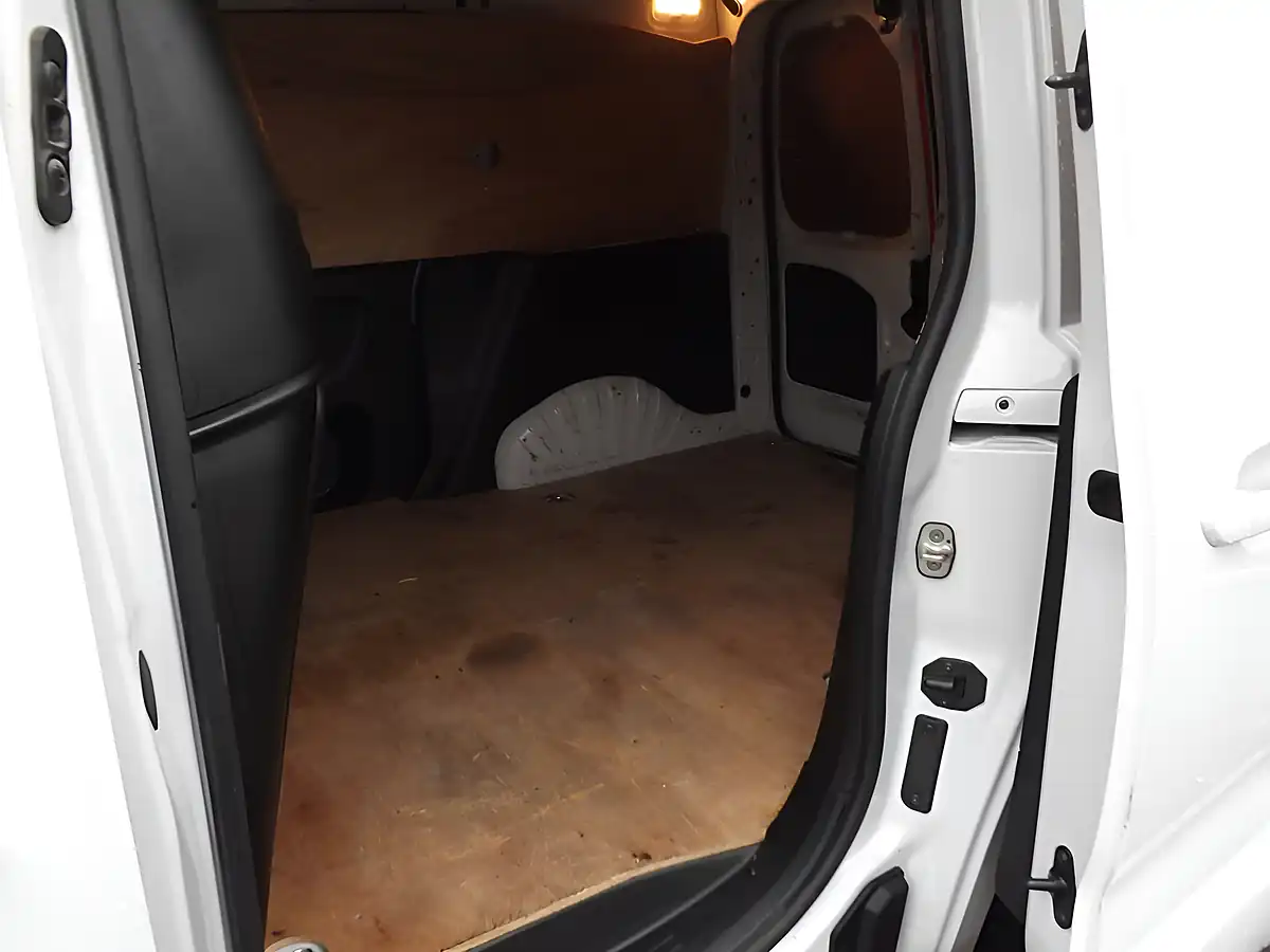 Used 2023 Vauxhall Combo Pro White - Interior and Exterior details 6