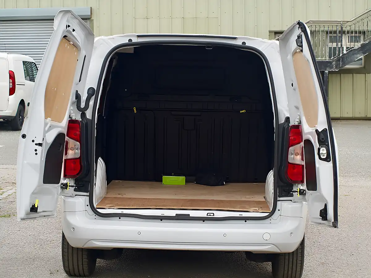 Used 2023 Vauxhall Combo Pro White - Interior and Exterior details 13