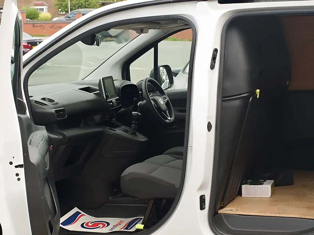 Used 2023 Vauxhall Combo Pro White - Interior and Exterior details 14