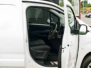 Used 2023 Vauxhall Combo Pro White - Interior and Exterior details 15