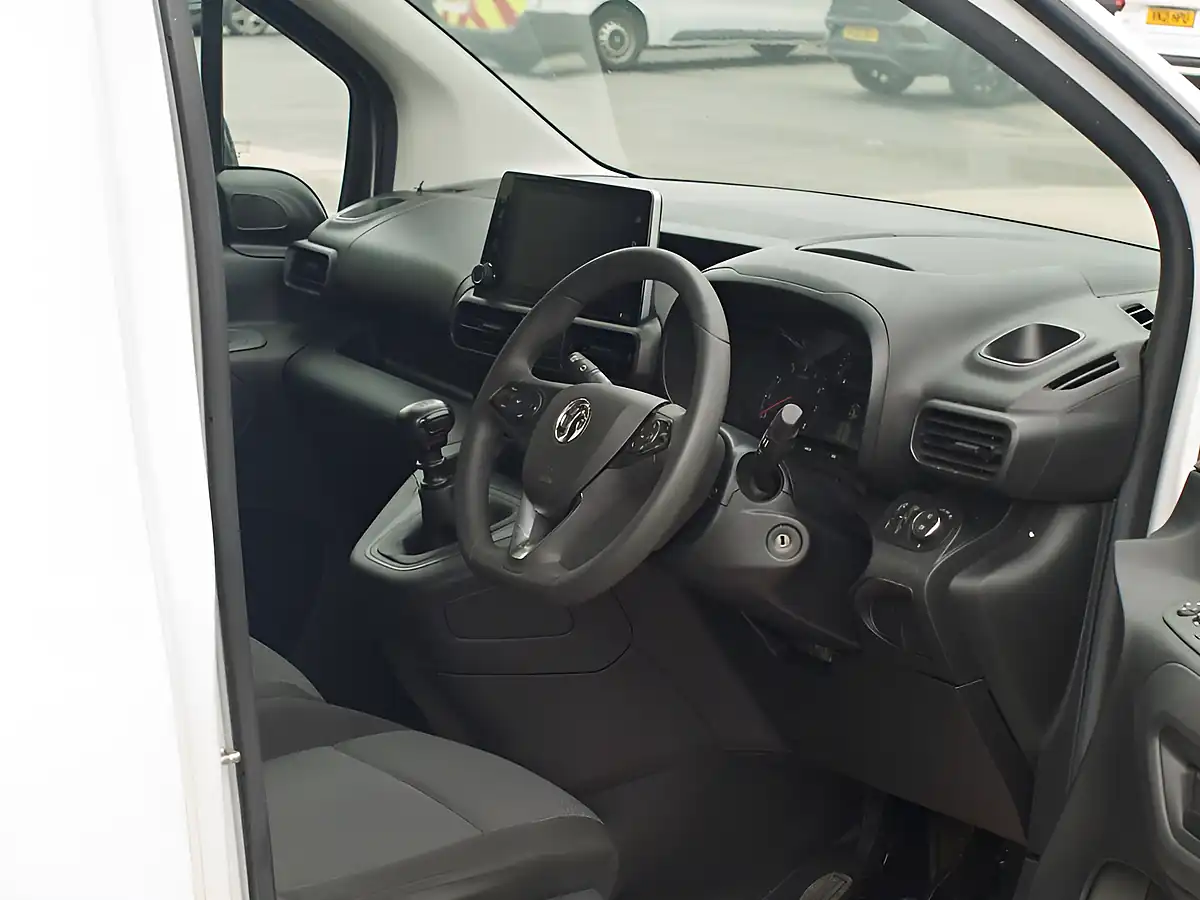 Used 2023 Vauxhall Combo Pro White - Interior and Exterior details 16