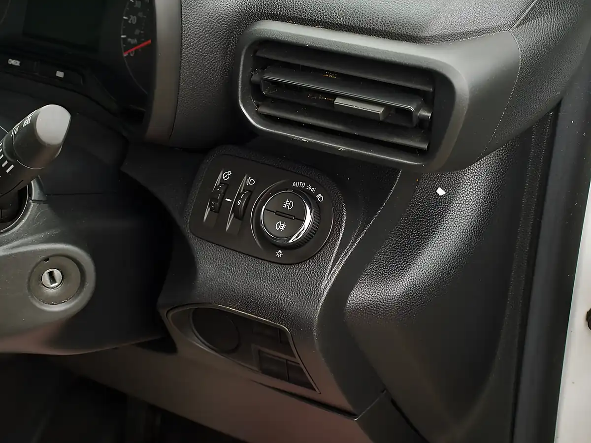 Used 2023 Vauxhall Combo Pro White - Interior and Exterior details 17