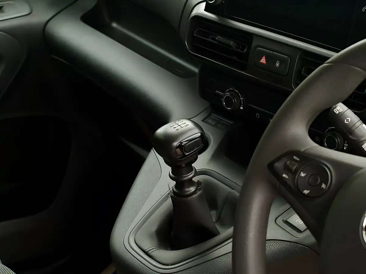 Used 2023 Vauxhall Combo Pro White - Interior and Exterior details 18