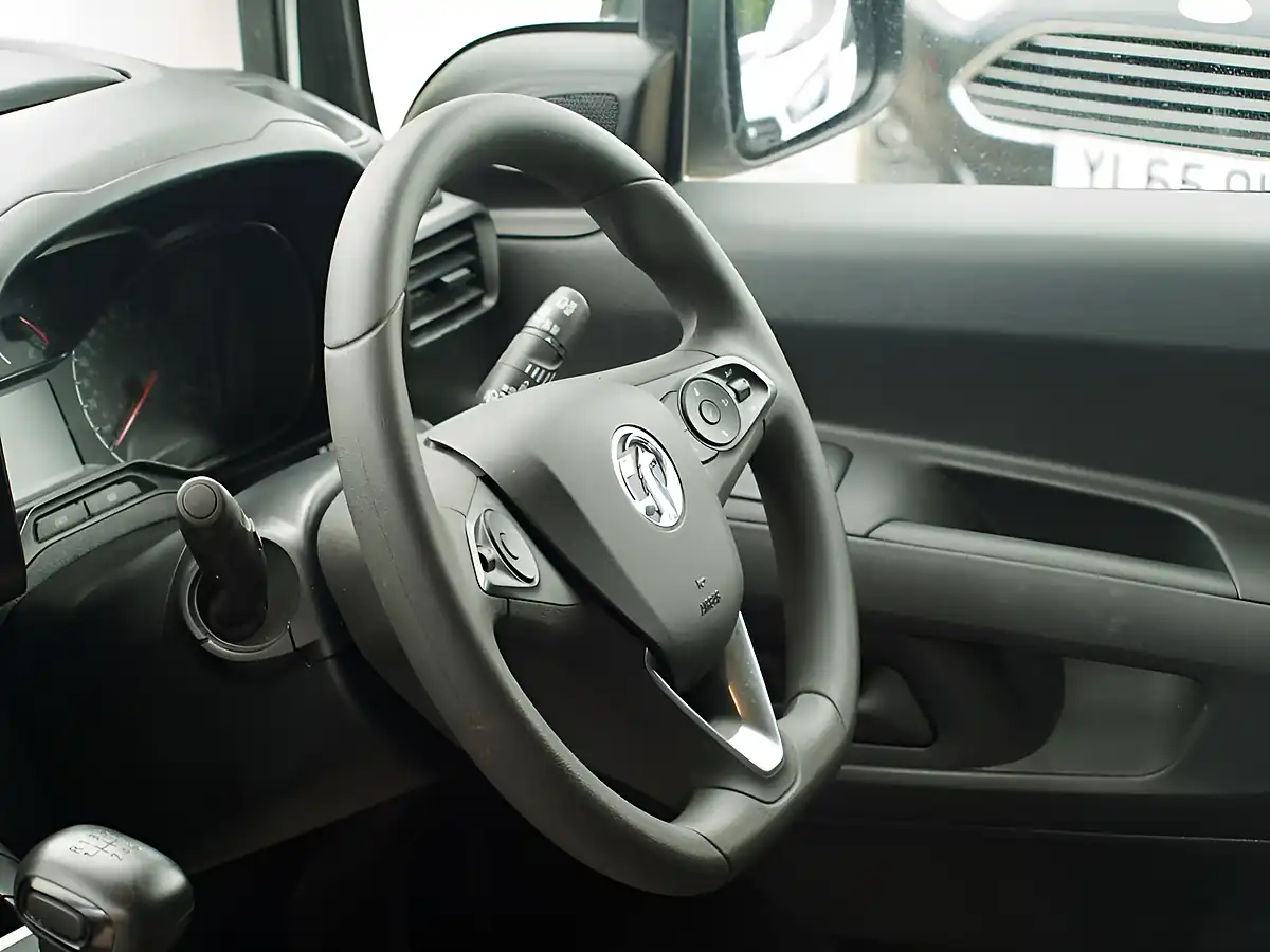 Used 2023 Vauxhall Combo Pro White - Interior and Exterior details 20