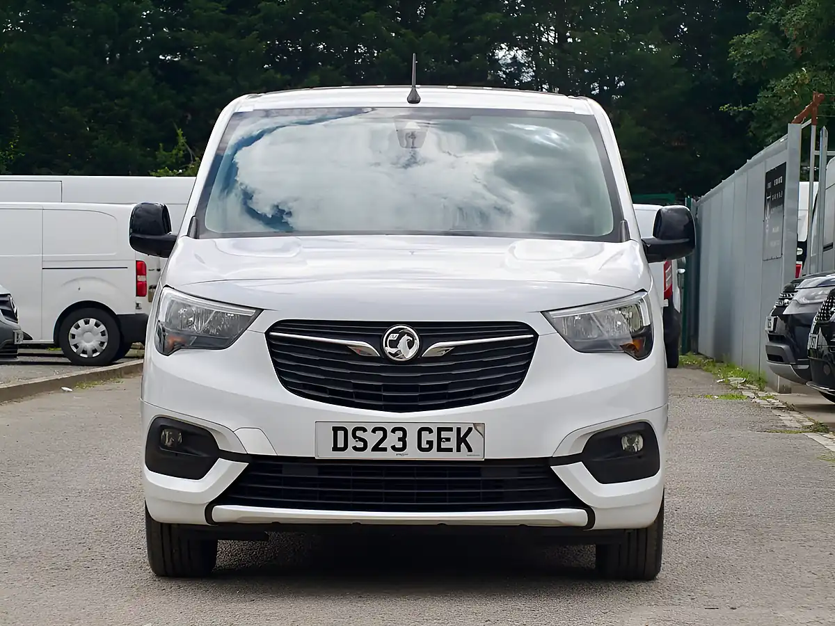Used 2023 Vauxhall Combo Pro White - Interior and Exterior details 6