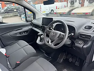 Used 2023 Vauxhall Combo Pro White - Interior and Exterior details 10