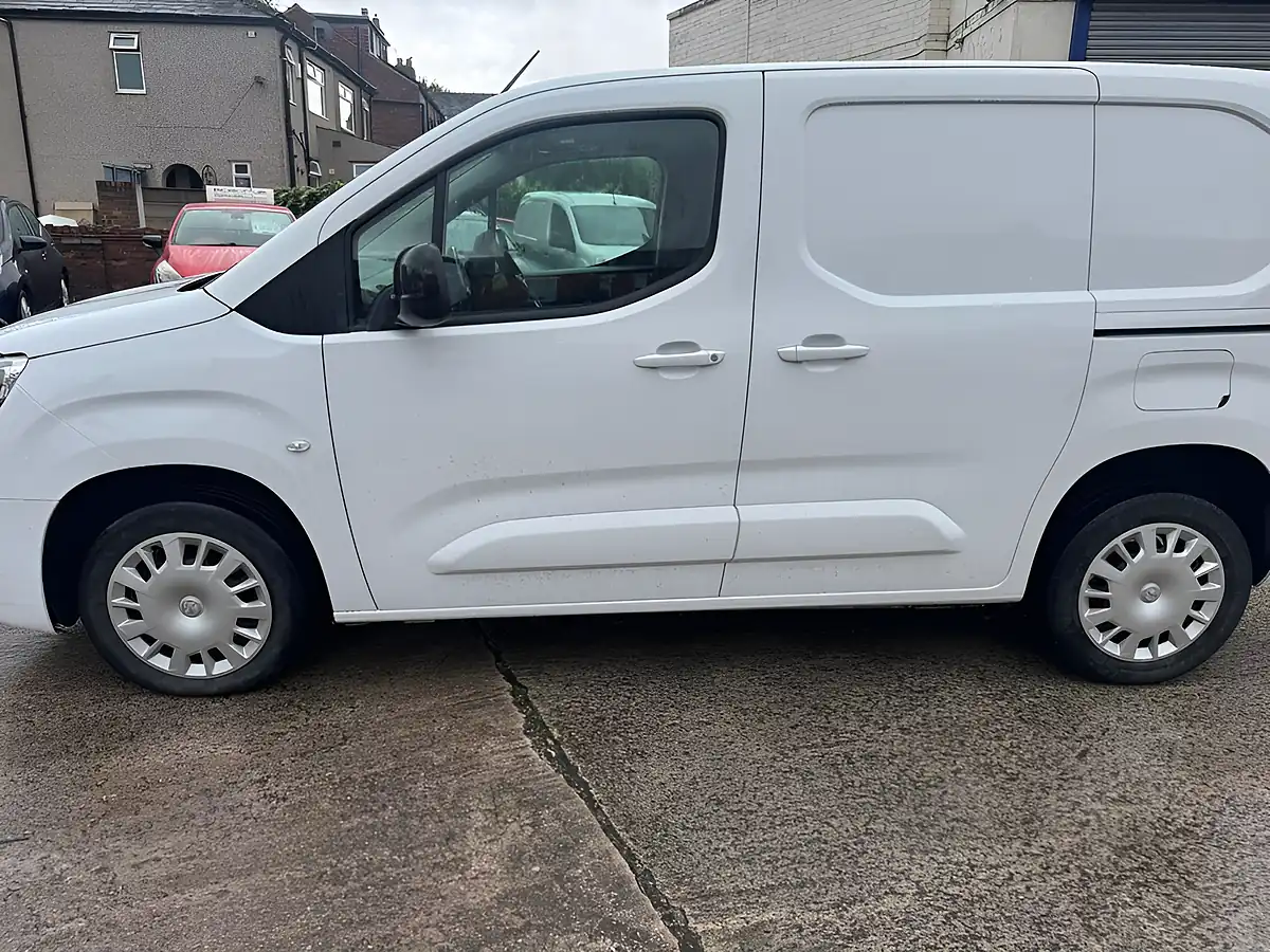 Used 2023 Vauxhall Combo Pro White - Interior and Exterior details 4
