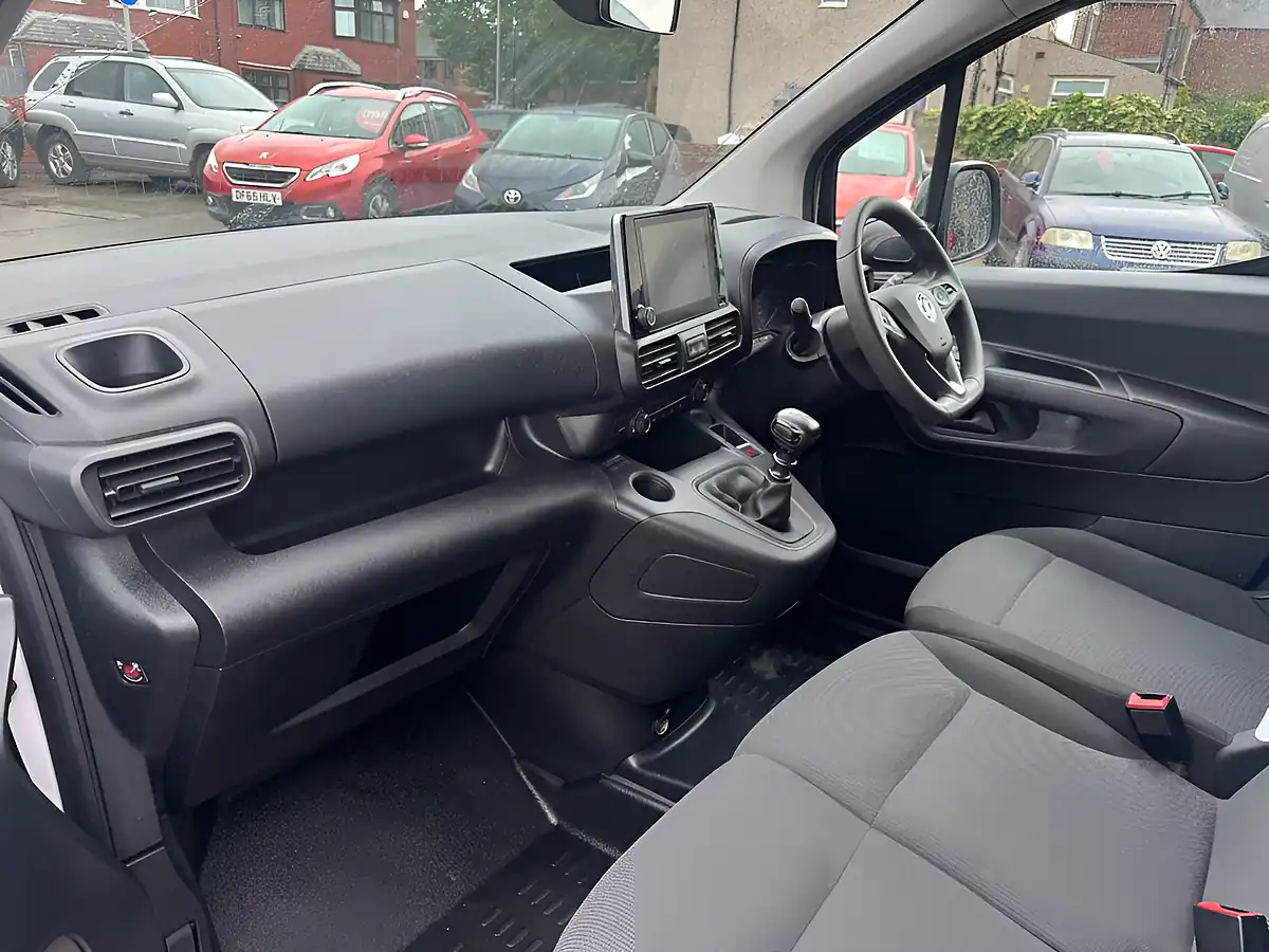 Used 2023 Vauxhall Combo Pro White - Interior and Exterior details 5