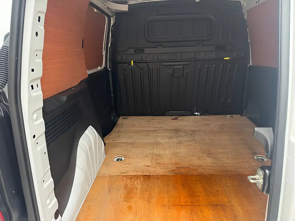 Used 2023 Vauxhall Combo Pro White - Interior and Exterior details 9