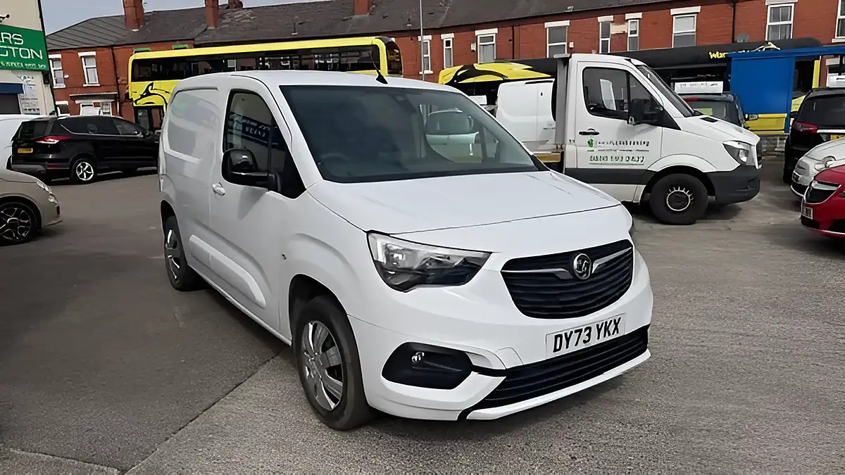 Used 2023 Vauxhall Combo Pro White - Interior and Exterior details 11