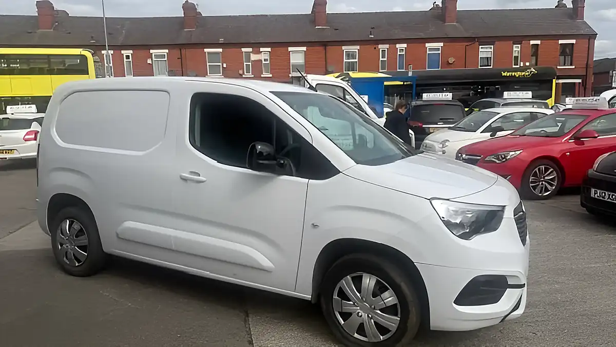 Used 2023 Vauxhall Combo Pro White - Interior and Exterior details 8