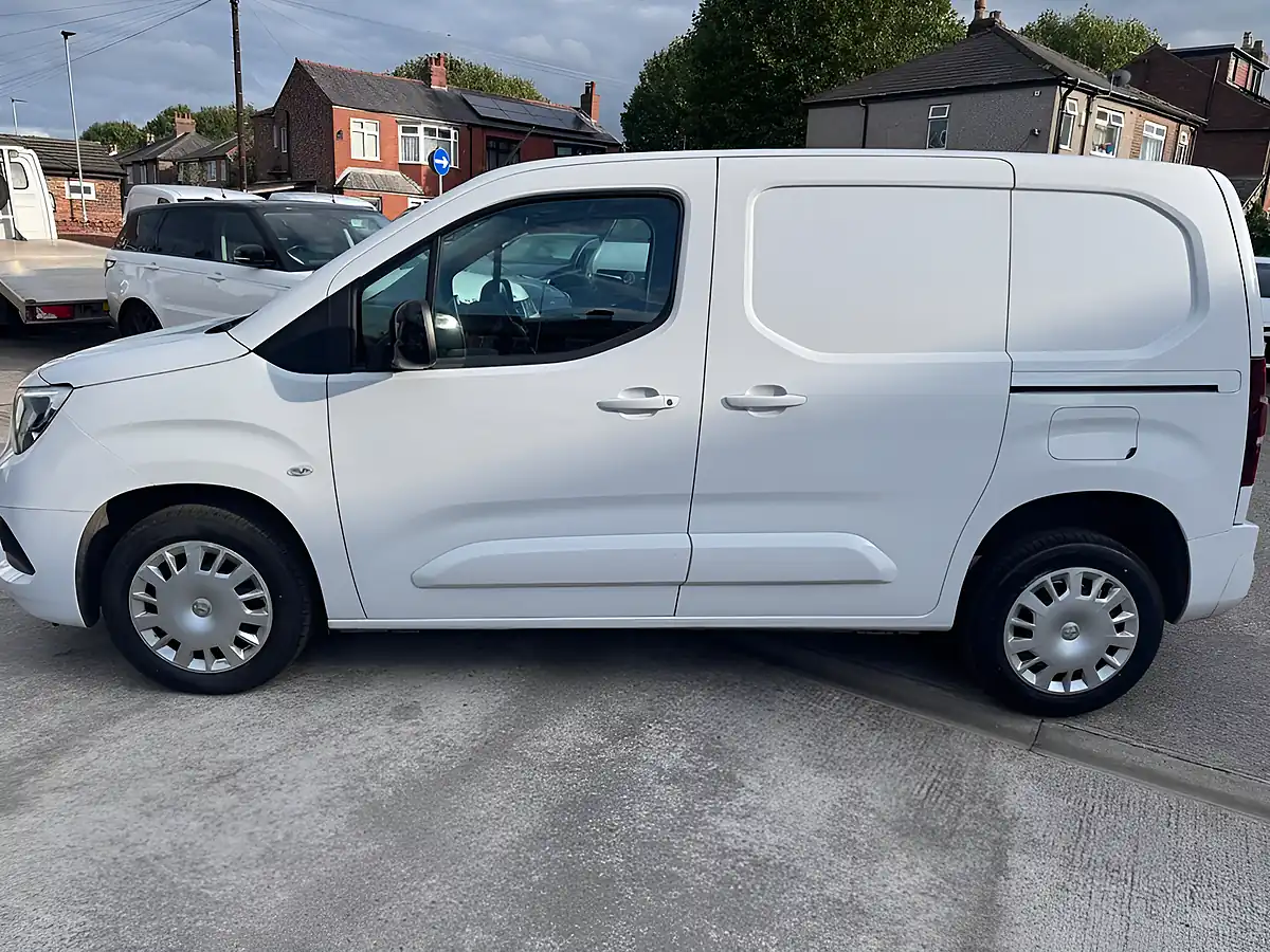 Used 2023 Vauxhall Combo Pro White - Interior and Exterior details 3
