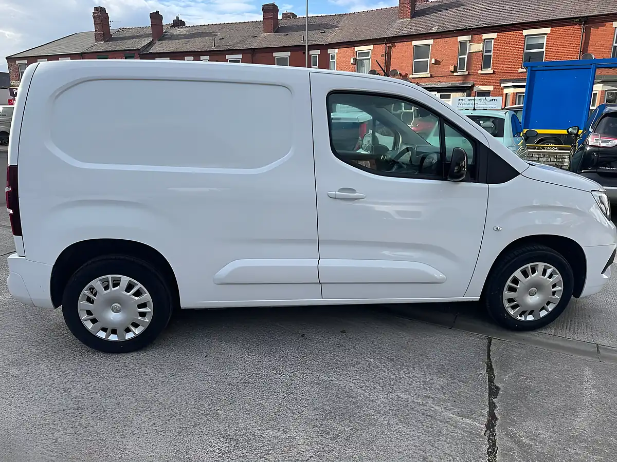 Used 2023 Vauxhall Combo Pro White - Interior and Exterior details 7