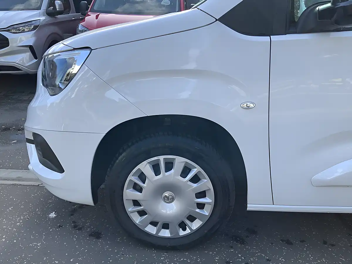 Used 2023 Vauxhall Combo Pro White - Interior and Exterior details 8