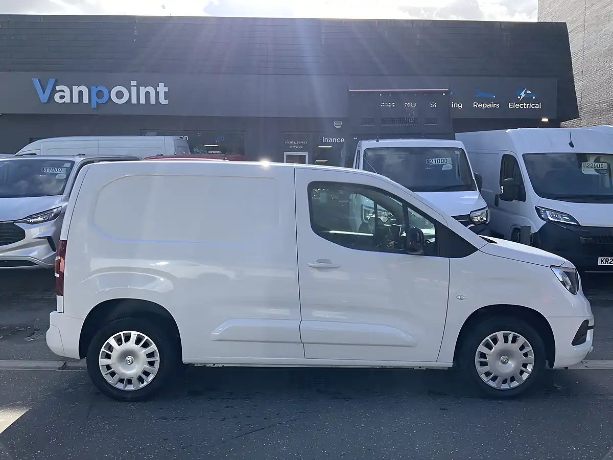 Used 2023 Vauxhall Combo Pro White - Interior and Exterior details 9