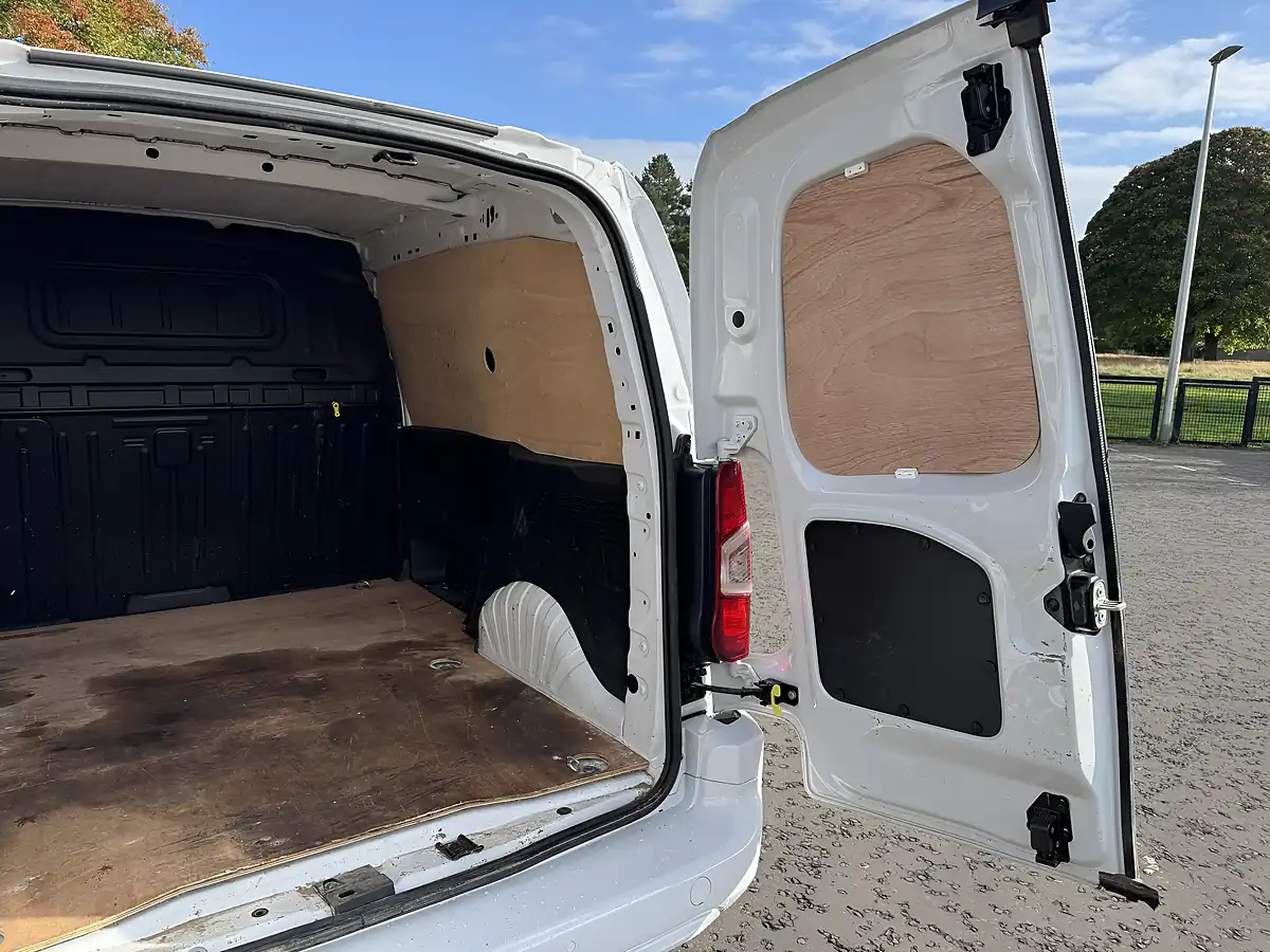 Used 2023 Vauxhall Combo Pro White - Interior and Exterior details 11