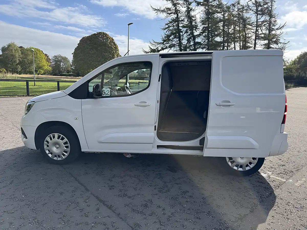 Used 2023 Vauxhall Combo Pro White - Interior and Exterior details 12