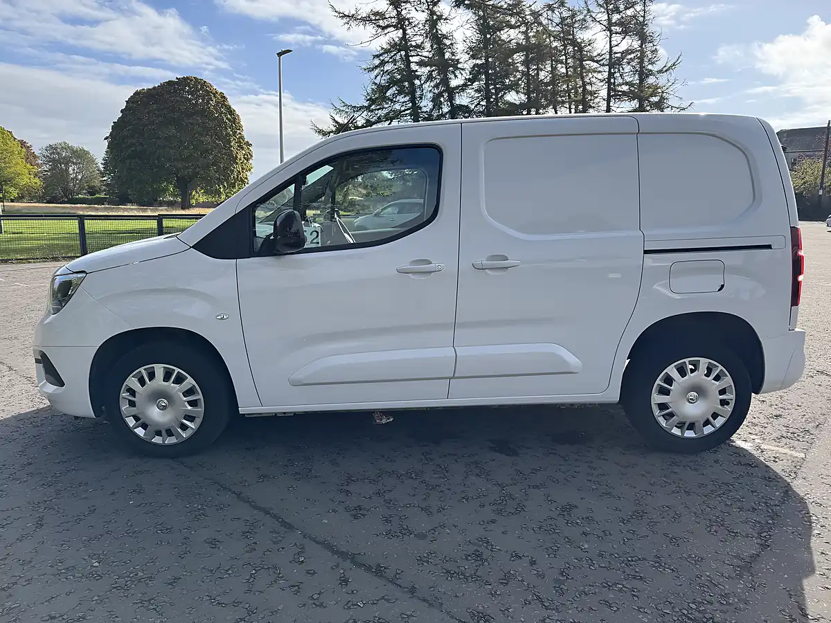 Used 2023 Vauxhall Combo Pro White - Interior and Exterior details 4