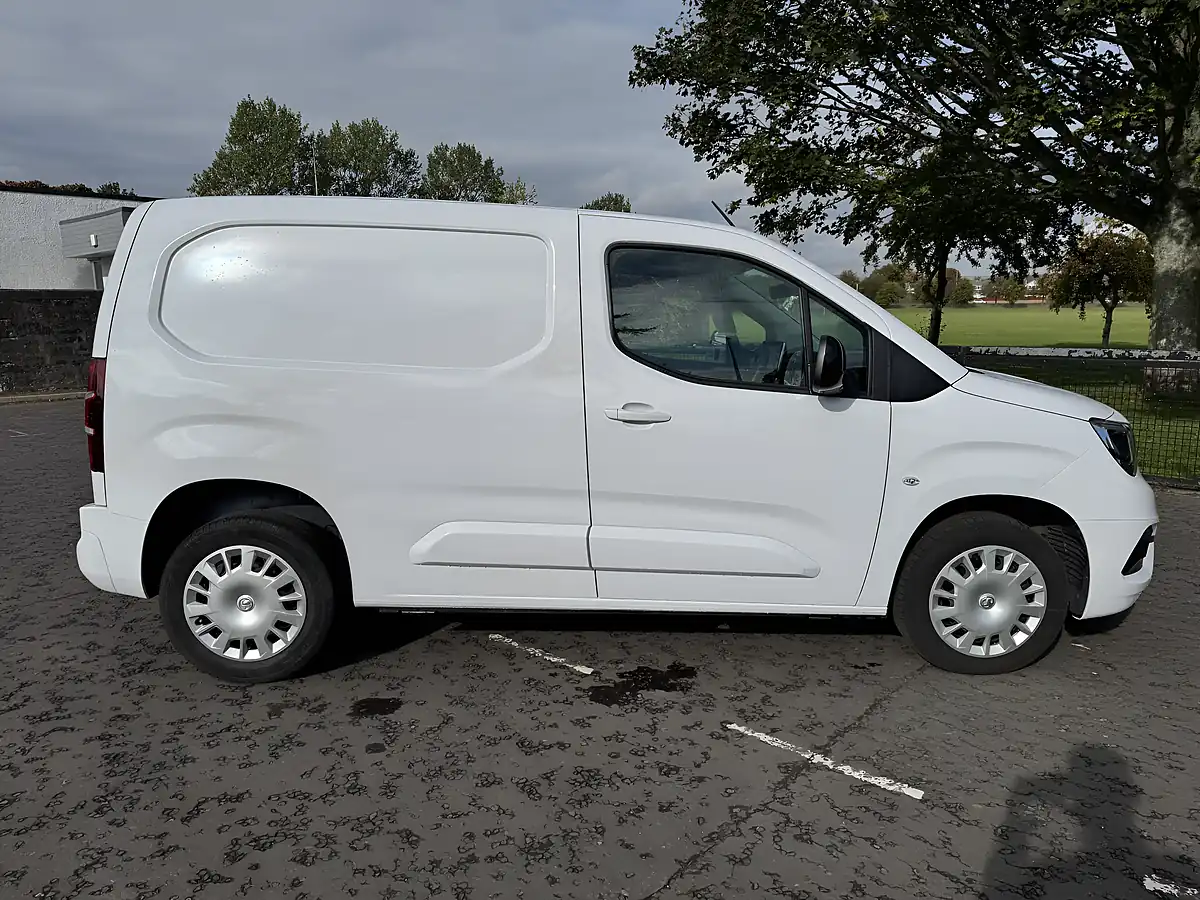 Used 2023 Vauxhall Combo Pro White - Interior and Exterior details 8