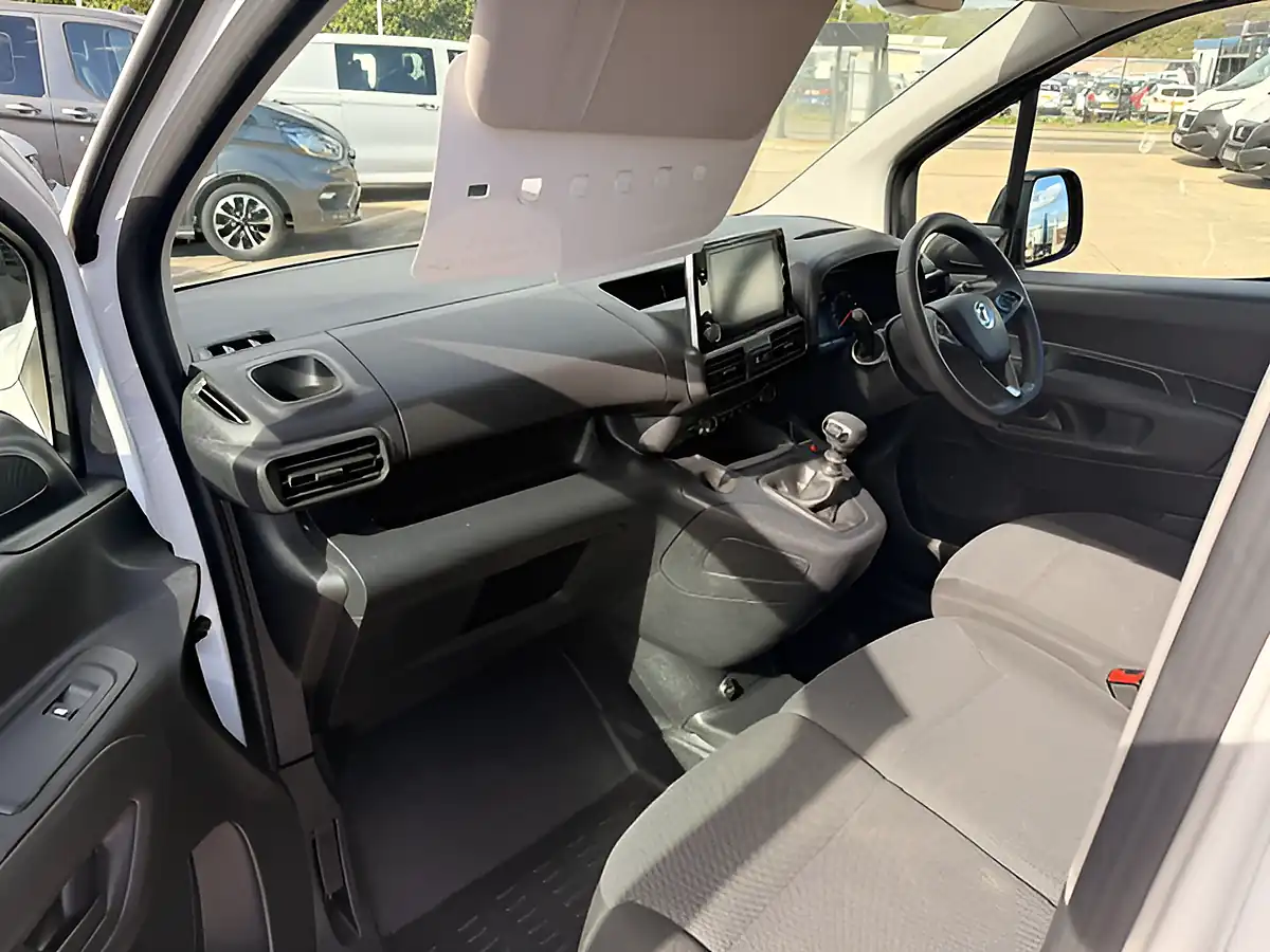 Used 2023 Vauxhall Combo Sportive L1 Swb White - Interior and Exterior details 14