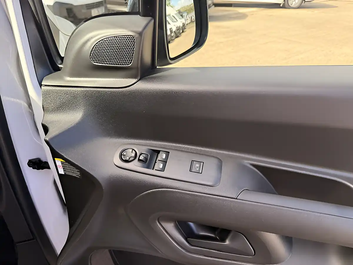 Used 2023 Vauxhall Combo Sportive L1 Swb White - Interior and Exterior details 16