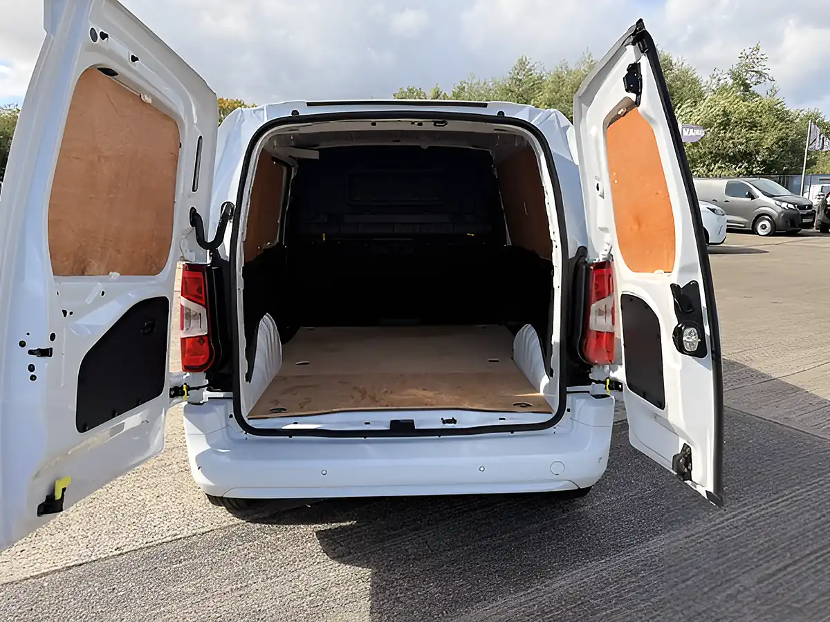Used 2023 Vauxhall Combo Sportive L1 Swb White - Interior and Exterior details 6