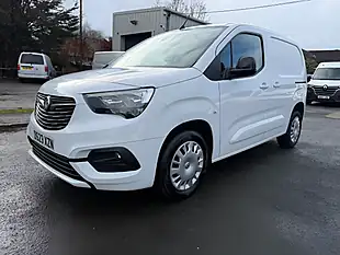 Used 2023 Vauxhall Combo Sportive White - Interior and Exterior details 10