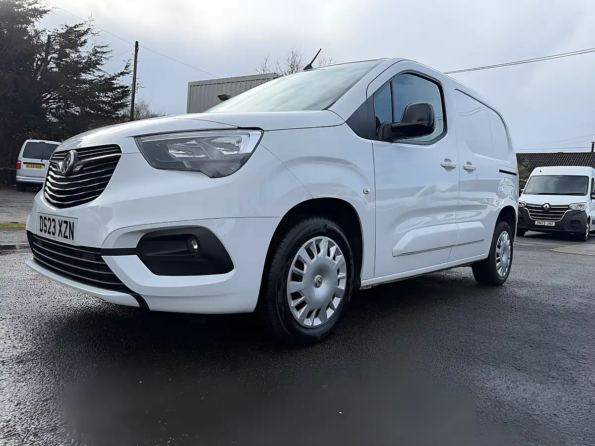 Used 2023 Vauxhall Combo Sportive White - Interior and Exterior details 11