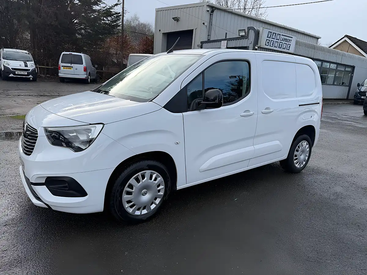 Used 2023 Vauxhall Combo Sportive White - Interior and Exterior details 12