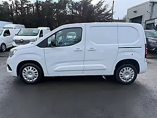 Used 2023 Vauxhall Combo Sportive White - Interior and Exterior details 13
