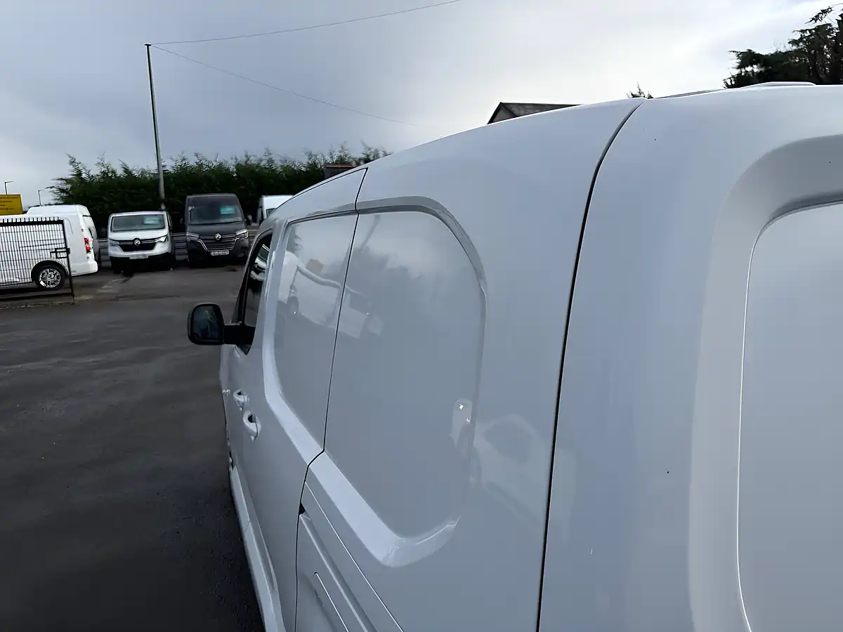 Used 2023 Vauxhall Combo Sportive White - Interior and Exterior details 14