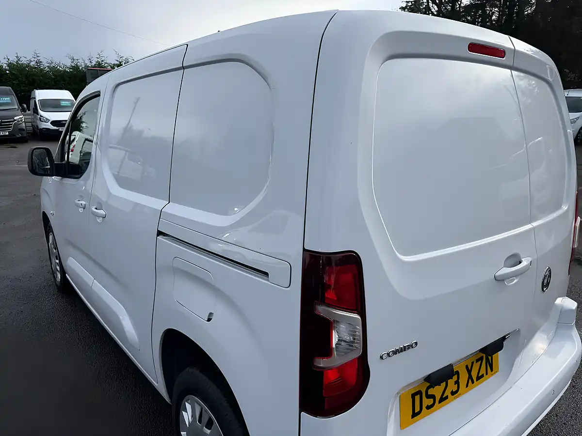 Used 2023 Vauxhall Combo Sportive White - Interior and Exterior details 16