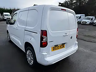 Used 2023 Vauxhall Combo Sportive White - Interior and Exterior details 17