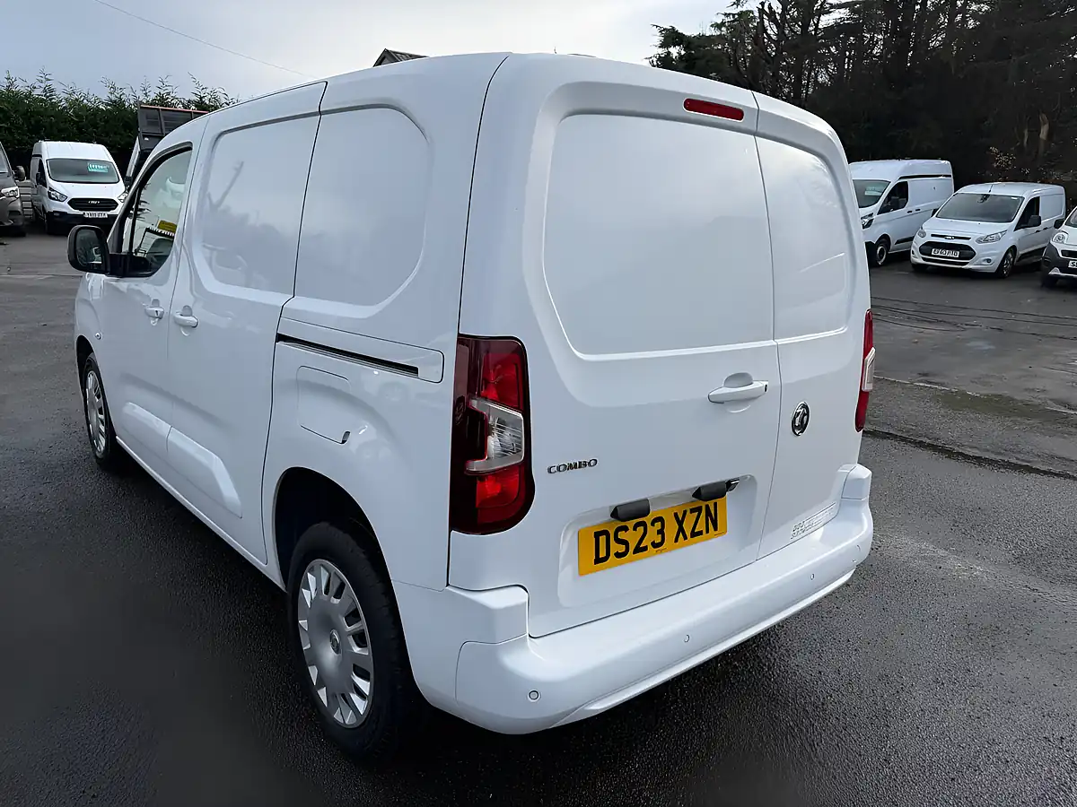Used 2023 Vauxhall Combo Sportive White - Interior and Exterior details 17