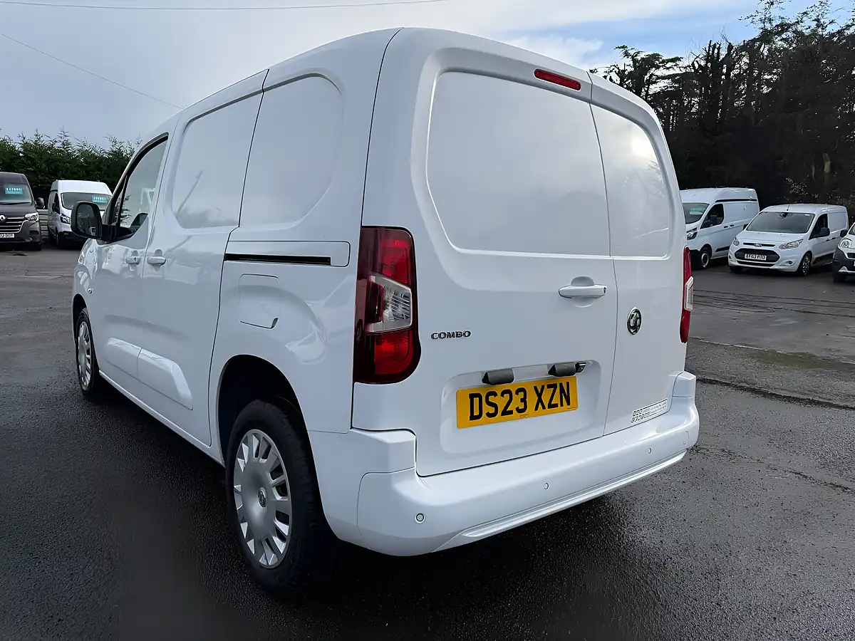 Used 2023 Vauxhall Combo Sportive White - Interior and Exterior details 18