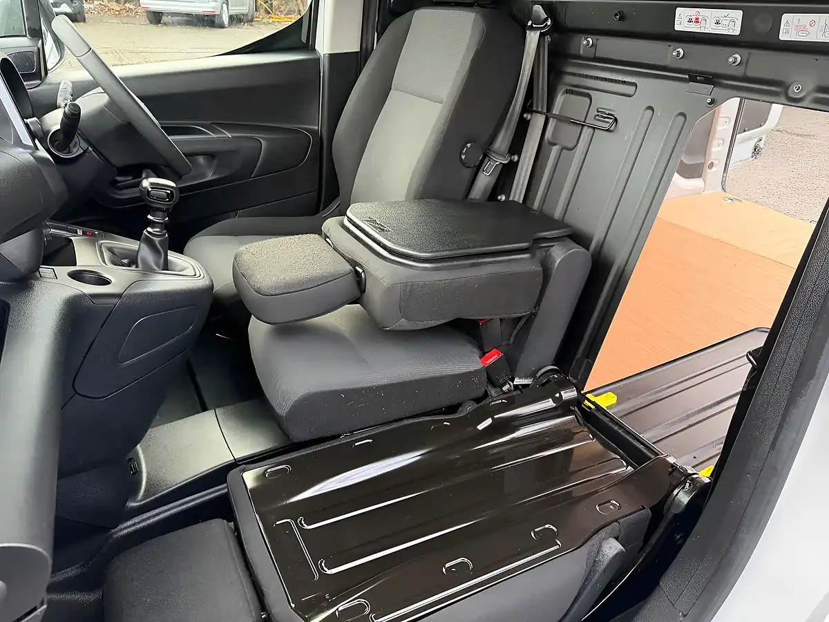 Used 2023 Vauxhall Combo Sportive White - Interior and Exterior details 3