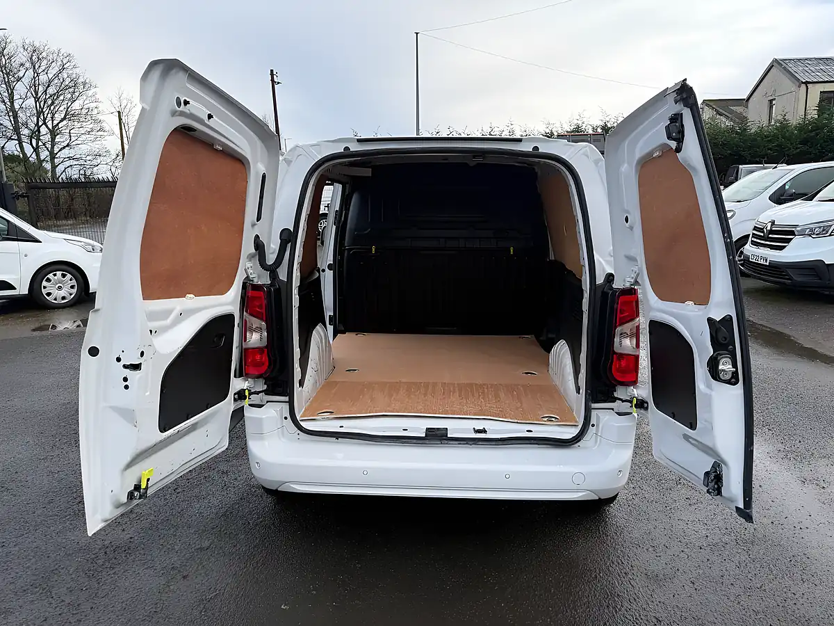 Used 2023 Vauxhall Combo Sportive White - Interior and Exterior details 4