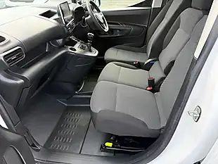Used 2023 Vauxhall Combo Sportive White - Interior and Exterior details 5