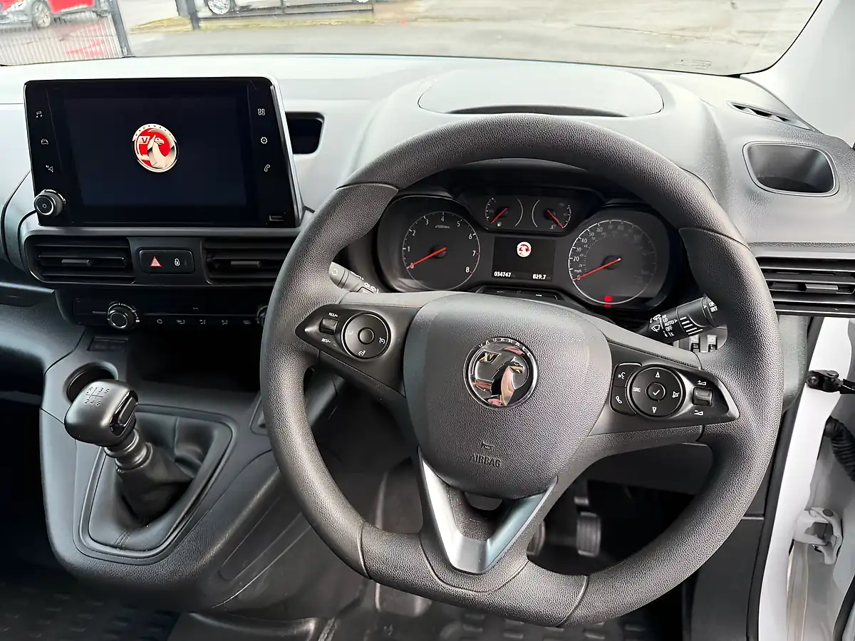 Used 2023 Vauxhall Combo Sportive White - Interior and Exterior details 7