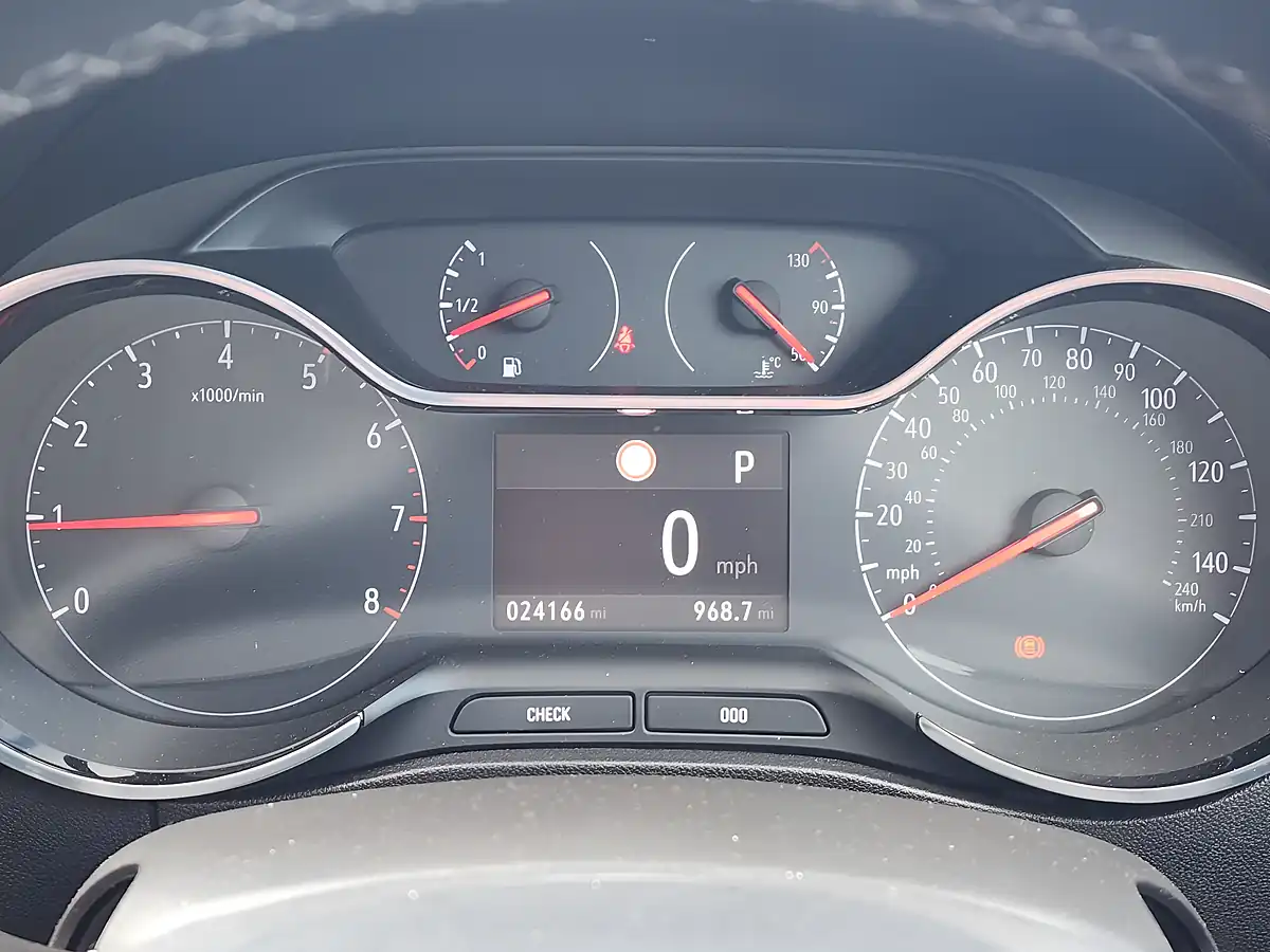 Used 2023 Vauxhall Crossland Gs Grey - Interior and Exterior details 9