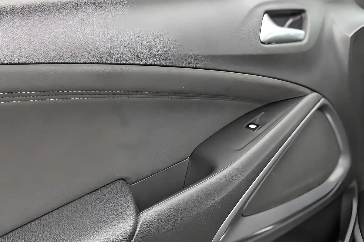 Used 2023 Vauxhall Crossland Ultimate Black - Interior and Exterior details 14
