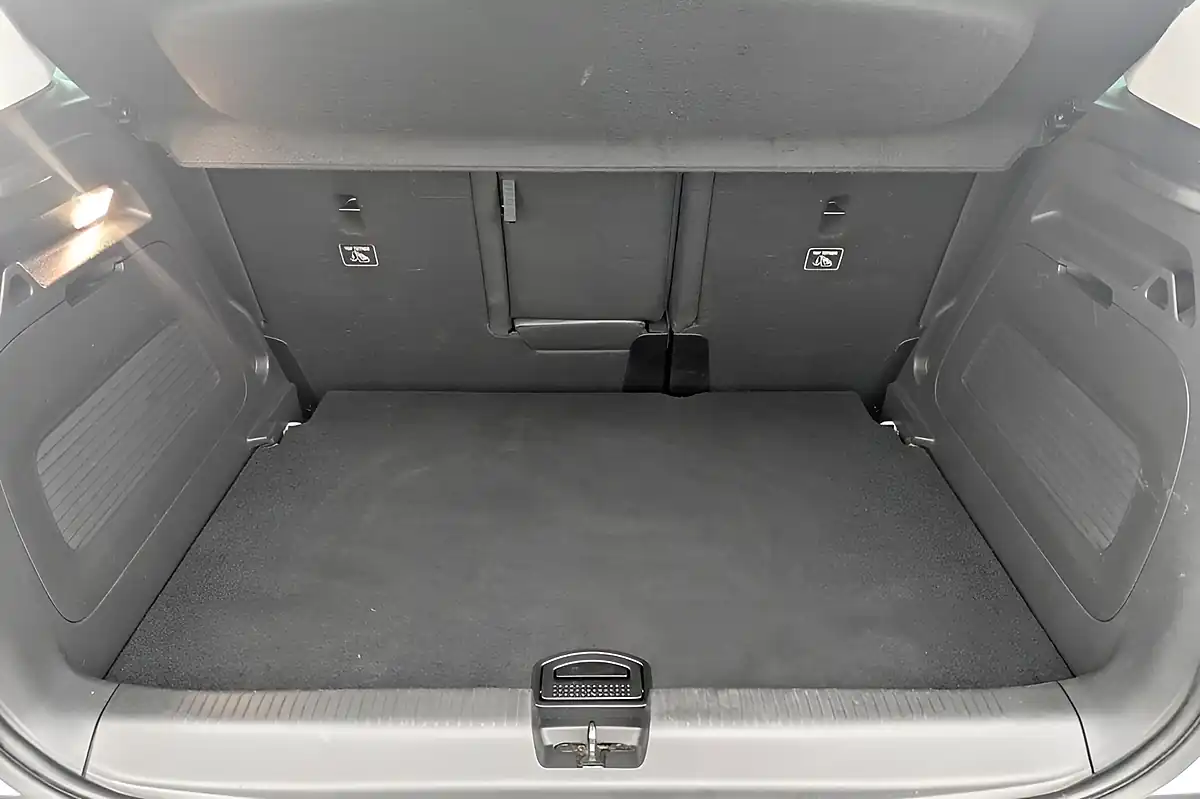Used 2023 Vauxhall Crossland Ultimate White - Interior and Exterior details 17
