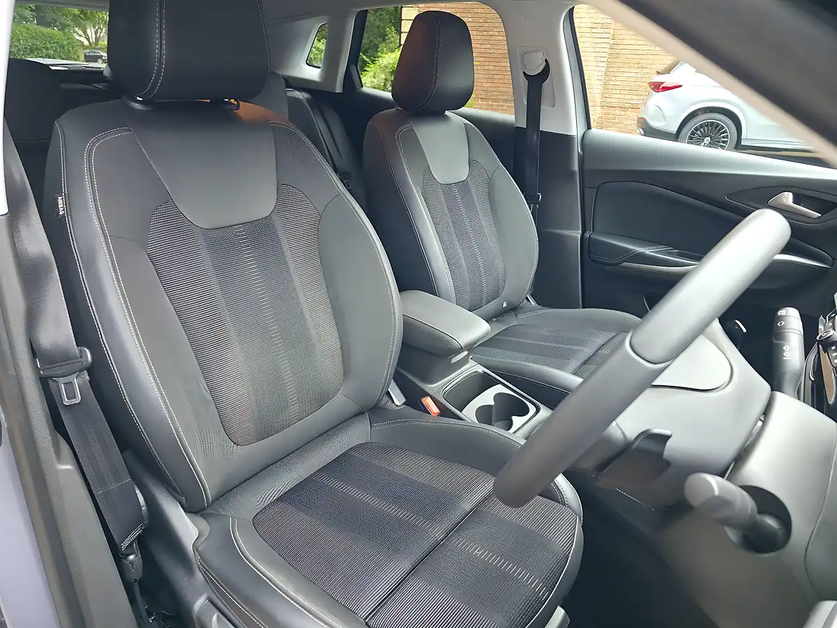 Used 2023 Vauxhall Grandland Elite Grey - Interior and Exterior details 10