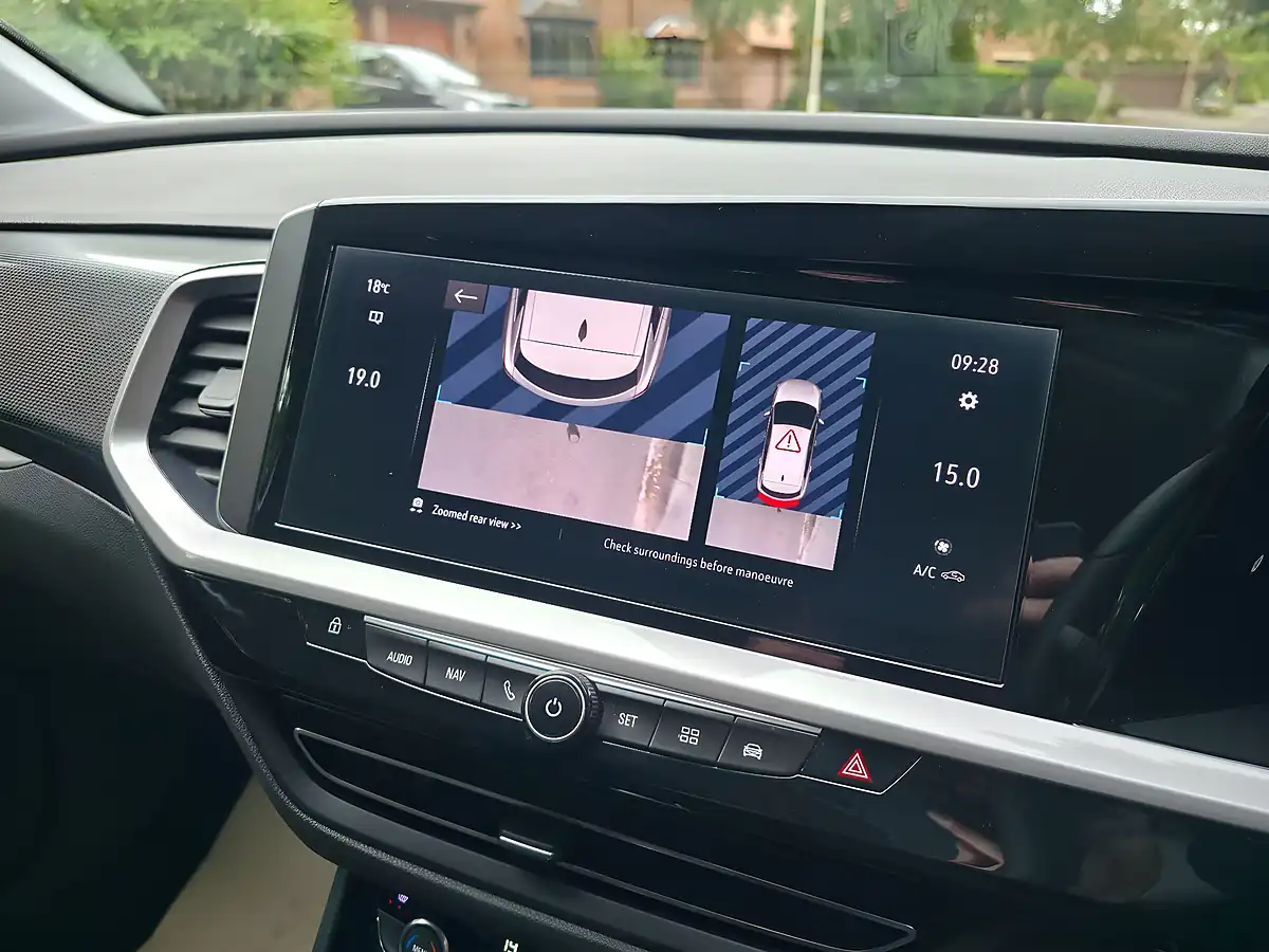 Used 2023 Vauxhall Grandland Elite Grey - Interior and Exterior details 15