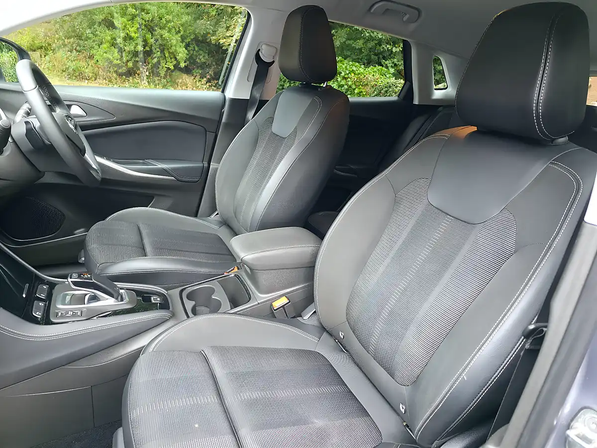 Used 2023 Vauxhall Grandland Elite Grey - Interior and Exterior details 18